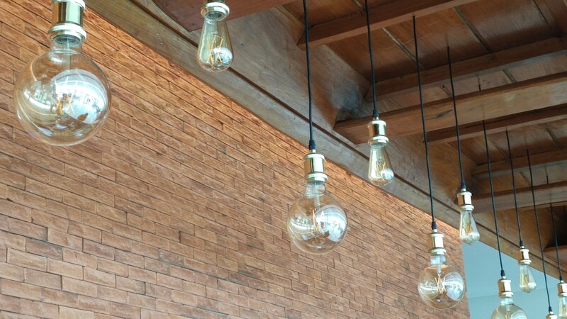 Vintage-style E27 filament bulbs hanging from a wooden ceiling