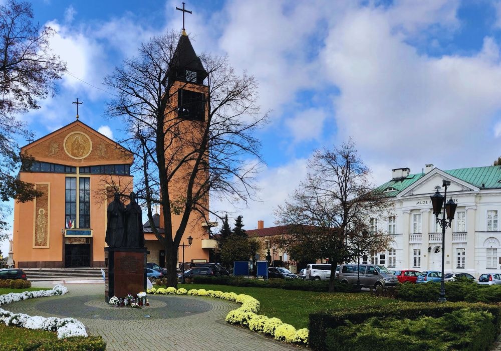 Tani wynajem samochodów Sochaczów / fot. wikipedia.org autor WScnin