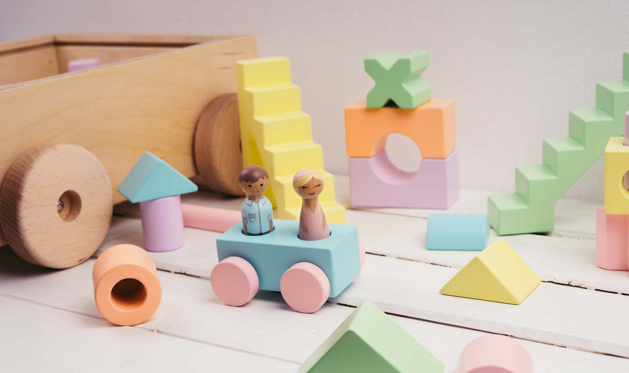 Selbstgebautes Kinderspielzeug aus Holz, DIY Projekt für zu Hause gemeinsam mit den kleinen.