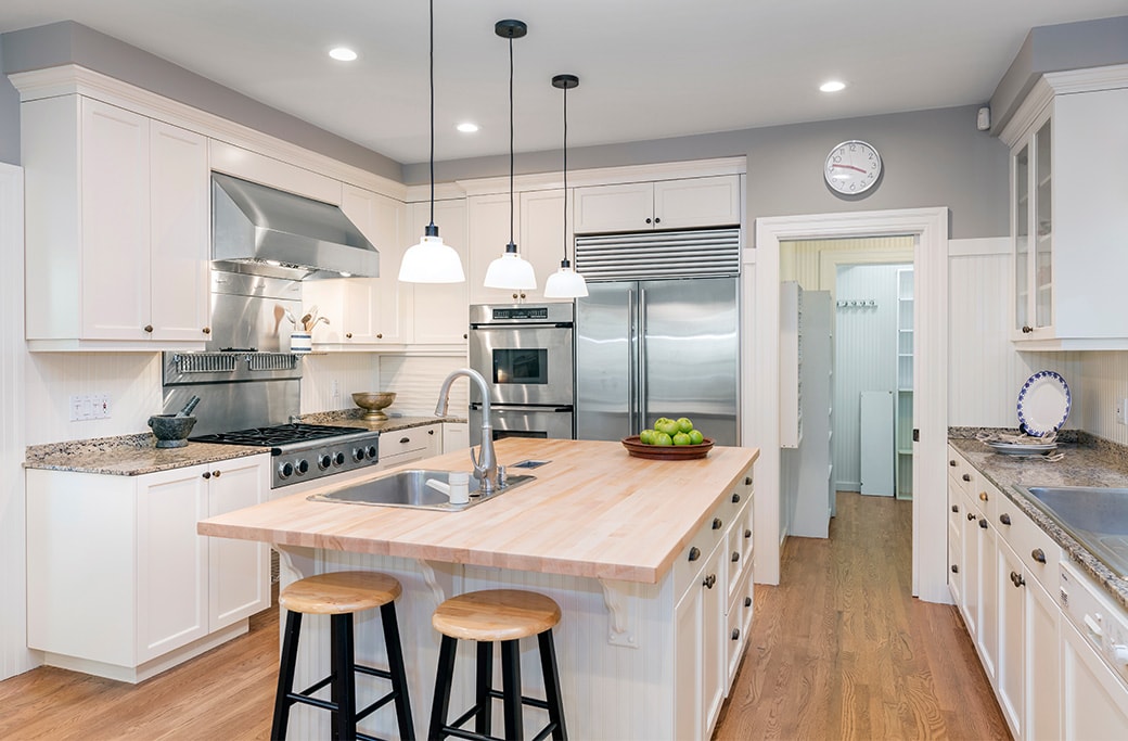 Efficient appliance placement in a kitchen.