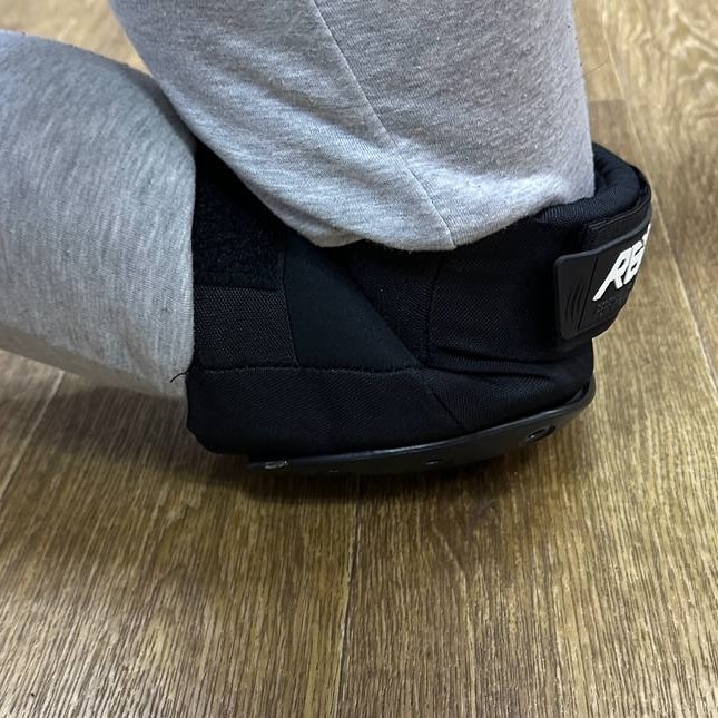 Правильно одягнутий наколінник захищає при паданні 