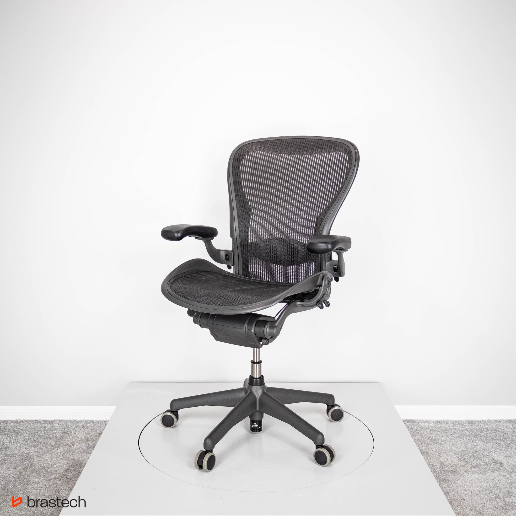 Herman Miller Aeron – porównanie rozmiarów A, B i C. Jak dobrać idealny rozmiar? 6 Herman Miller Aeron C. Źródło: Brastech