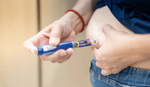 A person injecting themselves with semaglutide, with a syringe in their hand.