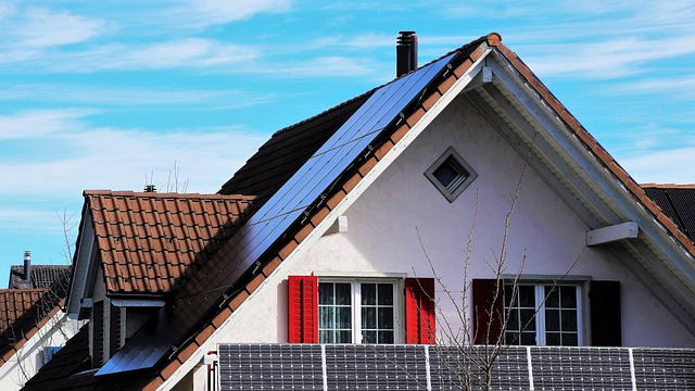 house with solar battery