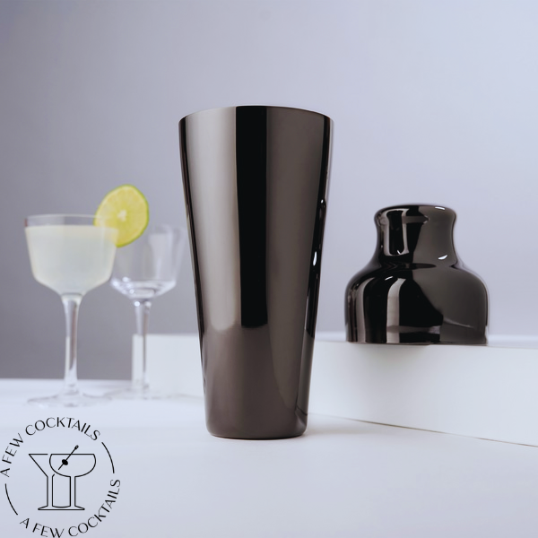 MANHATTAN cocktail shaker in Art Deco inspired stainless steel