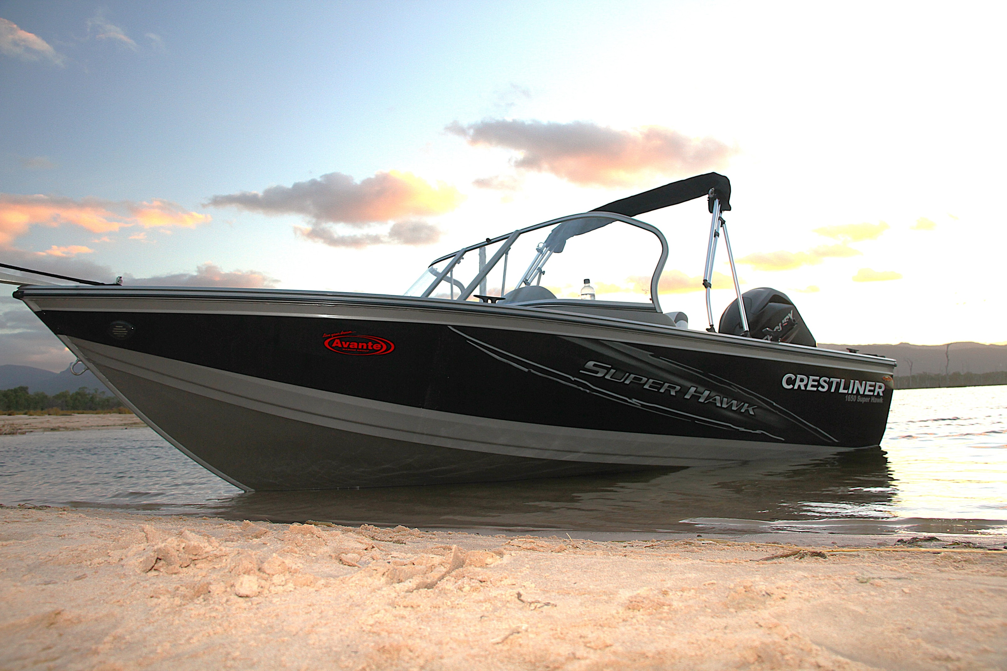 One of the American country finest, the Crestliner 1650 Super Hawk
