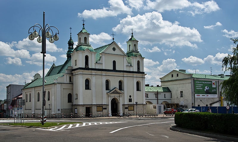 Dbamy o wygodę kierowców, dlatego zapraszamy ich do poznania nowoczesnej floty aut. Źródło: https://commons.wikimedia.org/wiki/File:Cz%C4%99stochowa_Ko%C5%9Bci%C3%B3%C5%82_parafialny_pw._%C5%9Bw._Zygmunta_1_sm.jpg