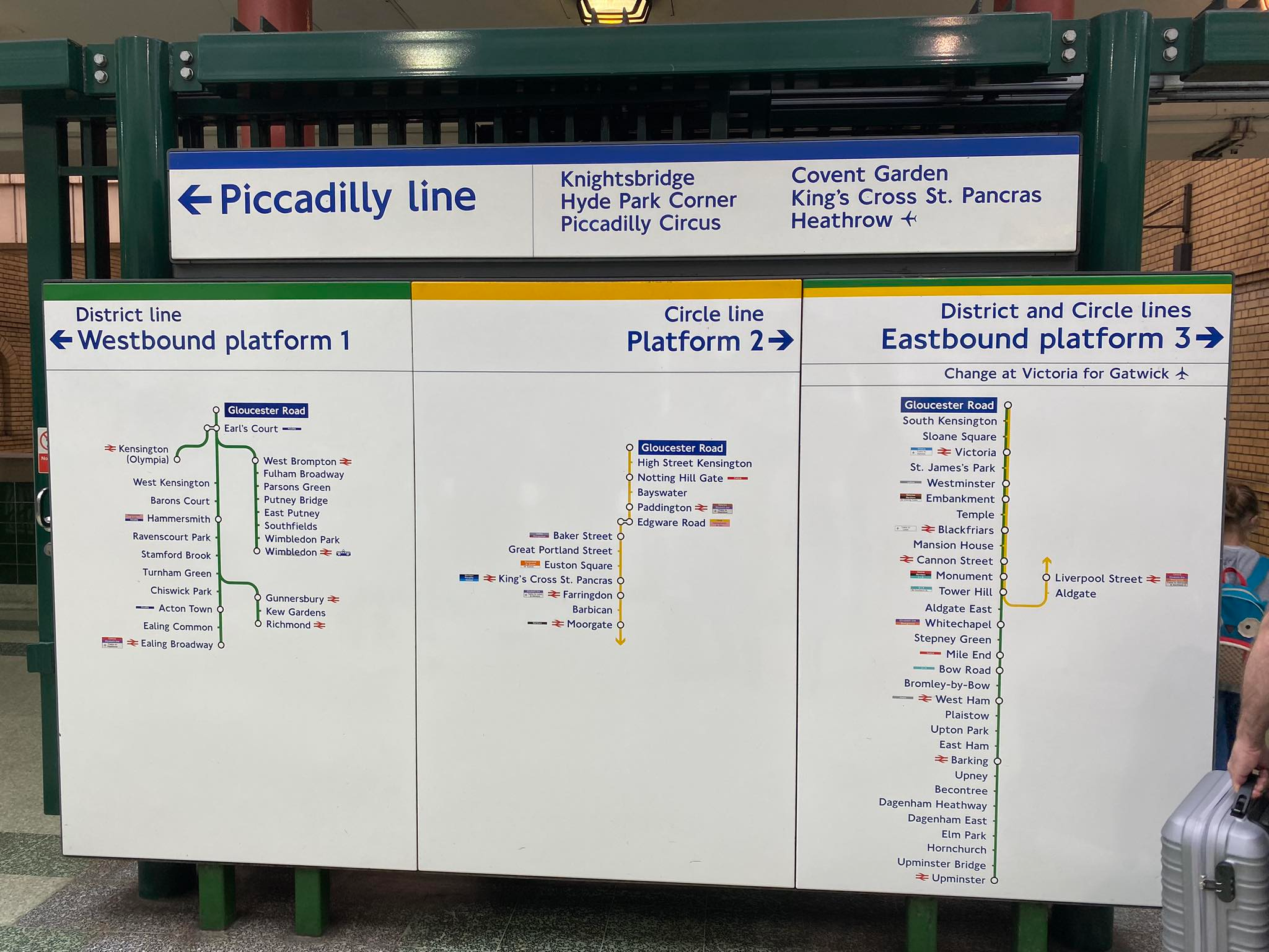 Rozpiska linii i stacji metra w Londynie