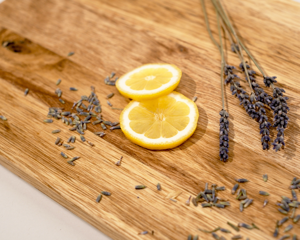 Using lemon to remove kitchen odors