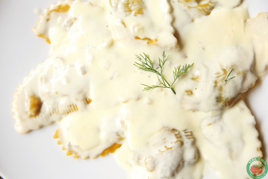 śmietanowy sos do ravioli