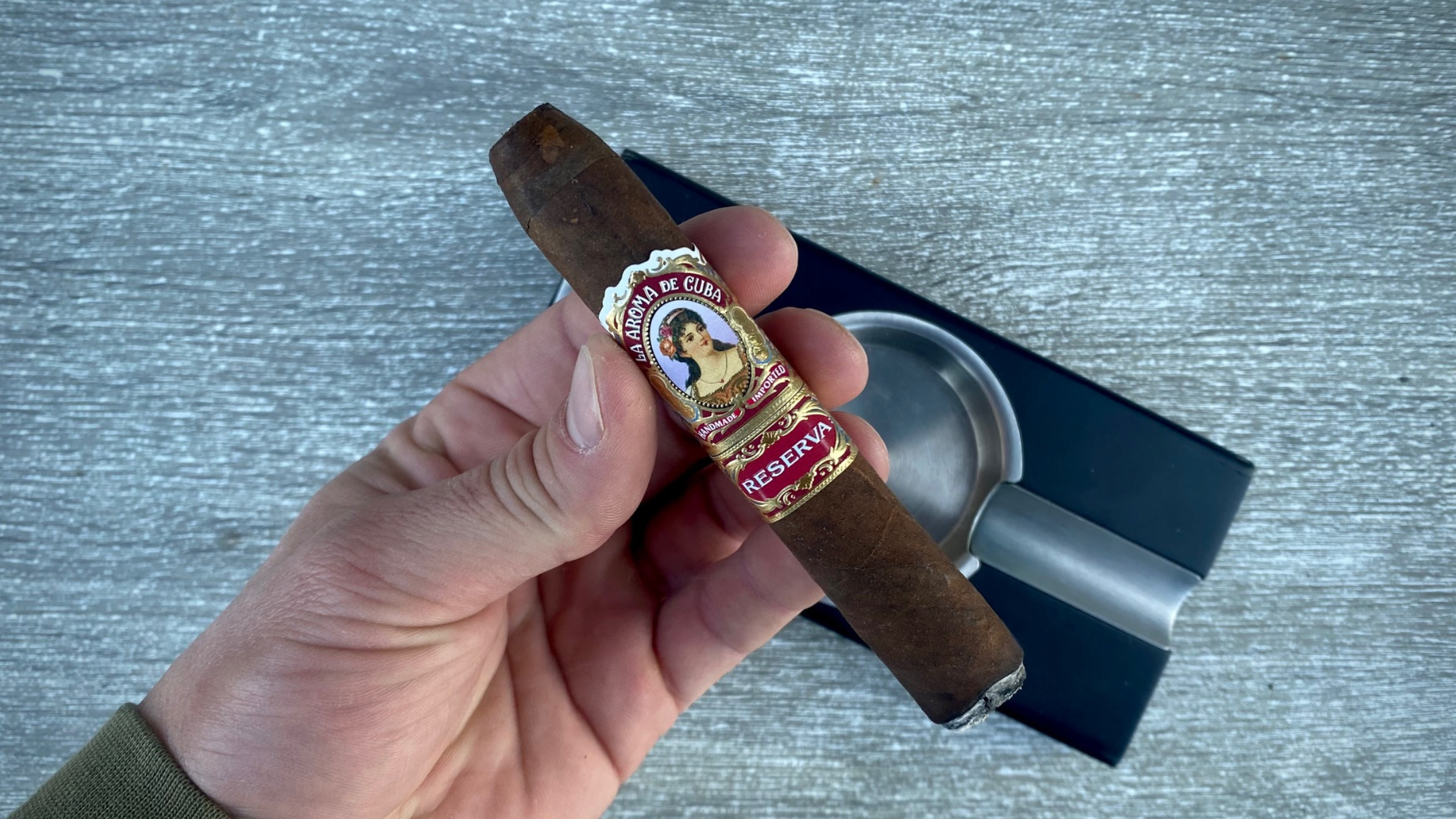 La Aroma de Cuba Reserva First Third