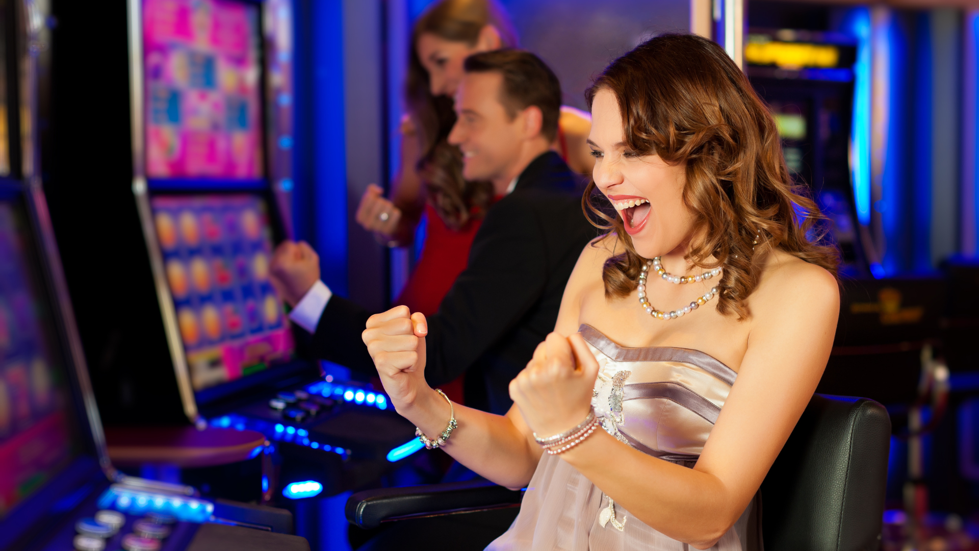 Spelen op gokkasten in fysiek casino als vergelijking met legale online casino's in Nederland en veilig legaal online gokken