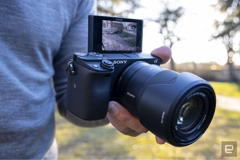 Sony A6400 is better for beginners
