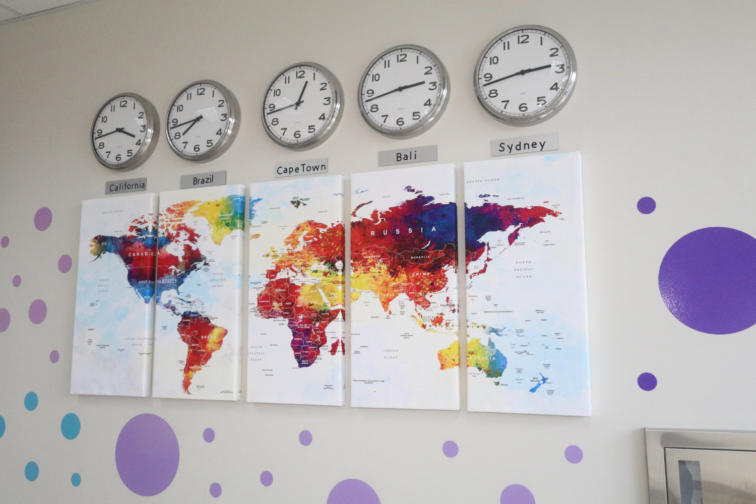 Visual showing time zone clocks.