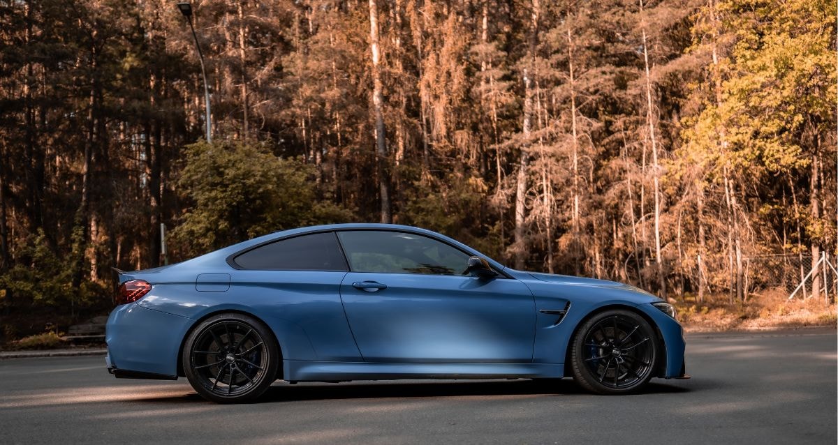 Enclosed car transport for high-end cars