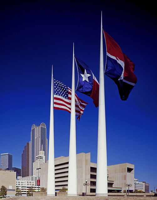 city hall, plaza, dallas, TX thriving job market, downtown dallas, Texas Instruments, downtown Dallas median household income 