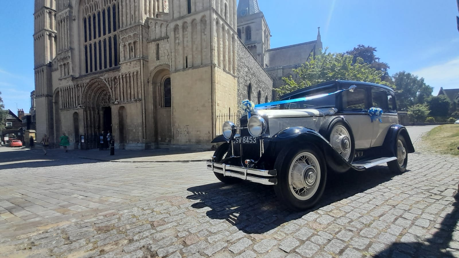 Vintage Buick at the entrance to Rochester Castle