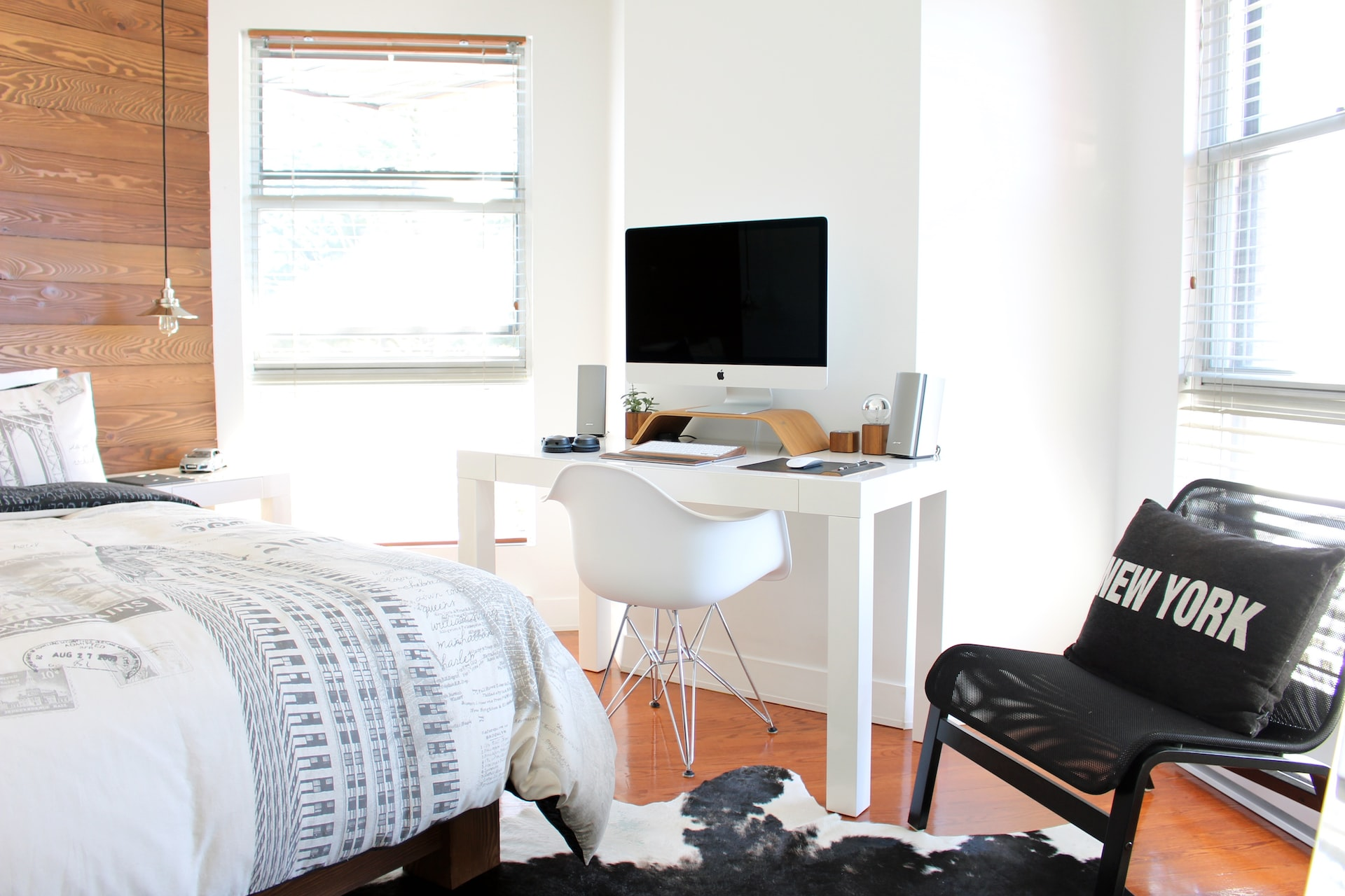 dining table, small spaces, save space, small desk, solid wood, too much space, laptop stand, rounded edges