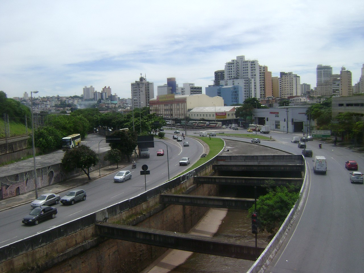 Avenida dos Andradas, Belo Horizonte. Foto: Andrevruas - Wikimedia Commons