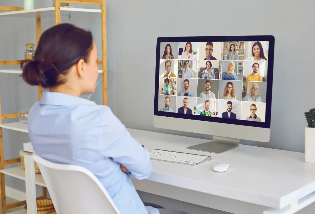 Johtaminen tapahtuu vuorovaikutuksessa työntekijöiden kanssa.