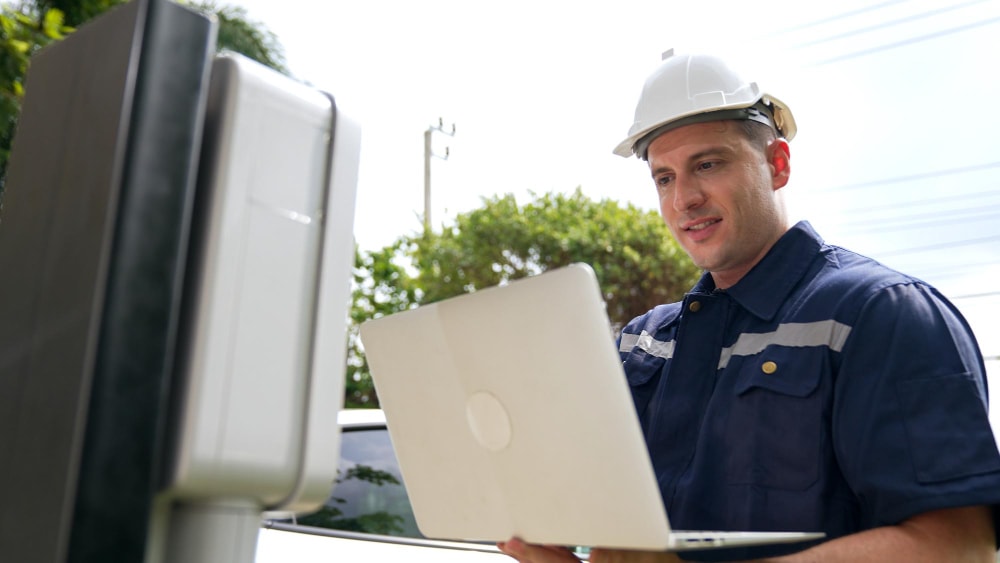 Qualified managed services technician working with laptop and implementing disaster recovery plans.