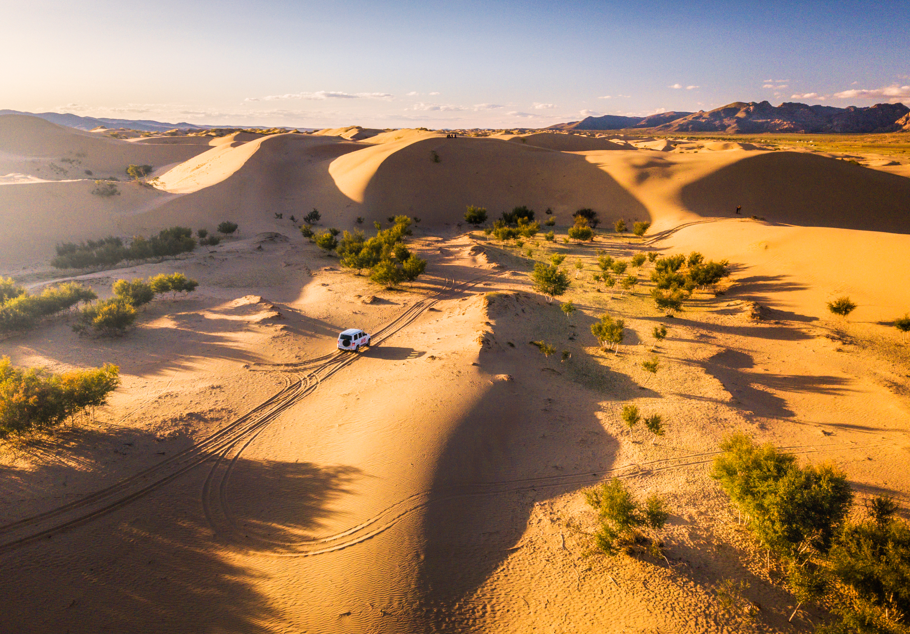 Driving to the sand dunes in Mongolia on a tour