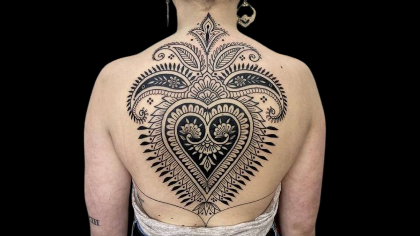 Ornamental back piece by Fran Rocha.