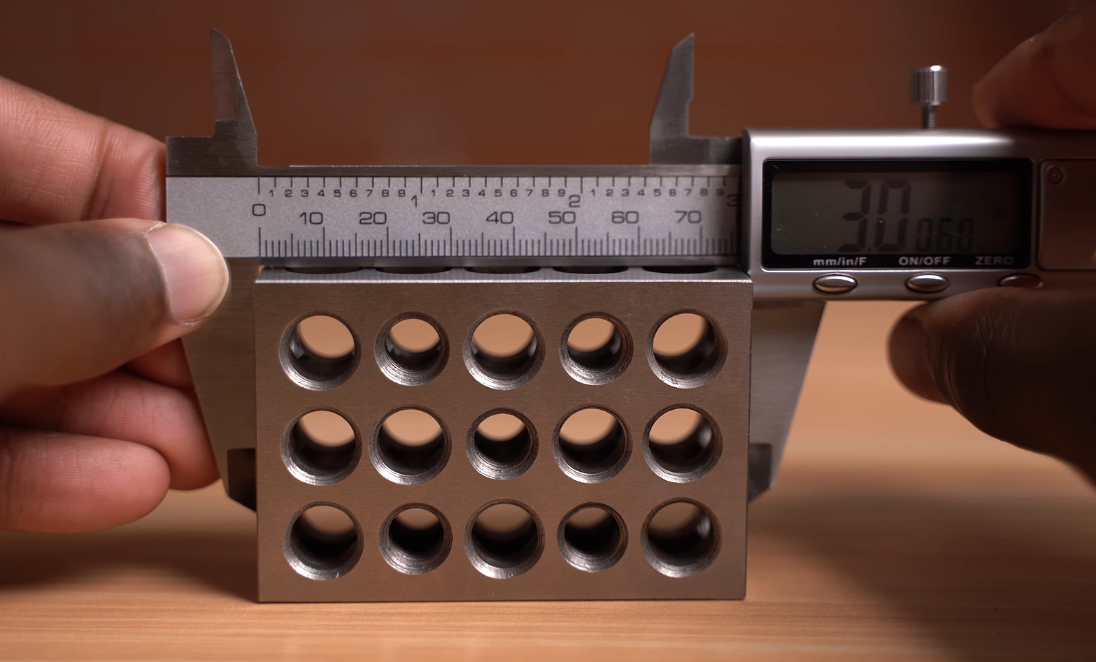 measuring the outside of 3 inch block using jiavarry caliper