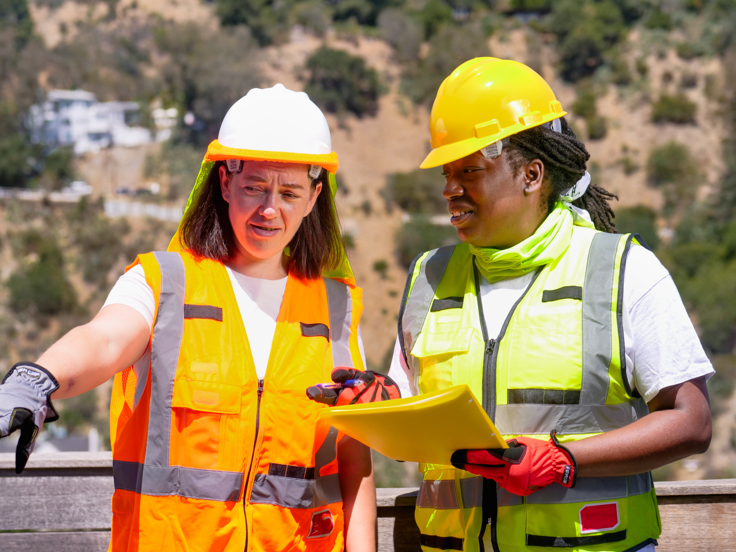 Whether you choose to be a government contractor or subcontractor, it would do you best to be aware about the duties and responsibilities of each role.