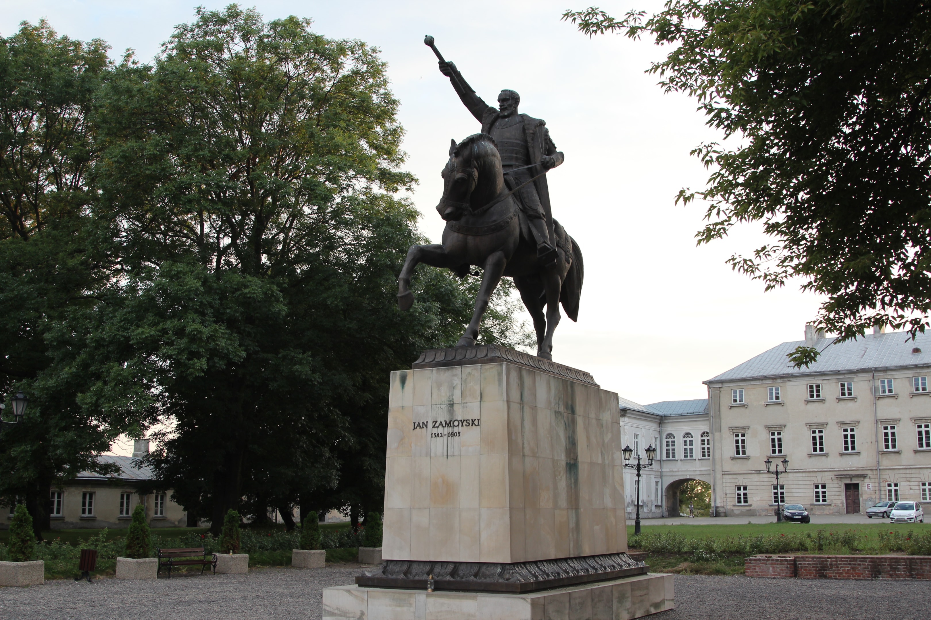 Pomnik Jana Zamoyskiego w Zamościu (źródło: https://commons.wikimedia.org/wiki/File:Zamosc_Jan_Zamoyski_Monument_2018_P02.jpg)