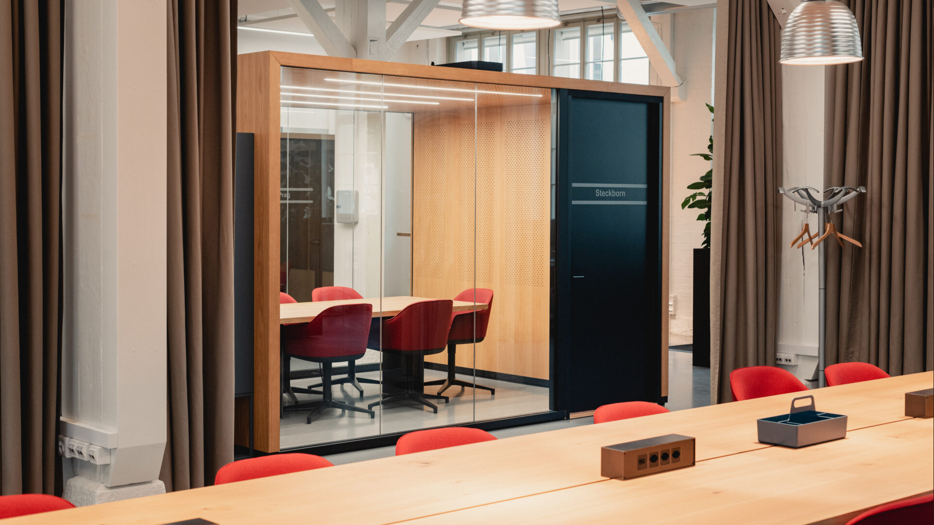 Tips for designing and decorating an office with pods