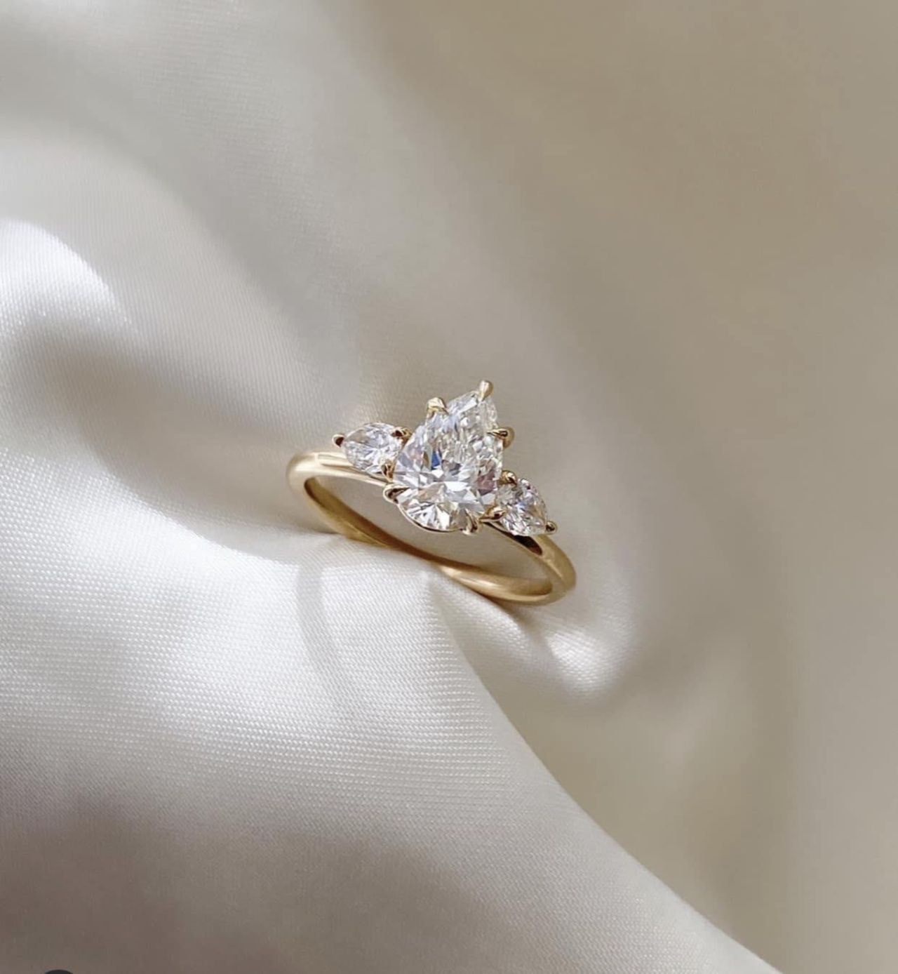 kihlasormukset, sormuksen, myös, sormus, hinta, naisten, vaihtoehtoja, karaatin, 39,00, vihkisormus, kohinoor, materiaali, materiaali, voi, esimerkiksi, valkokulta, keltakulta, timantti, hopea, väri, kestävä, sopivat, kihlasormusta, naisille, löytyy, lisäksi, malleja, kuten