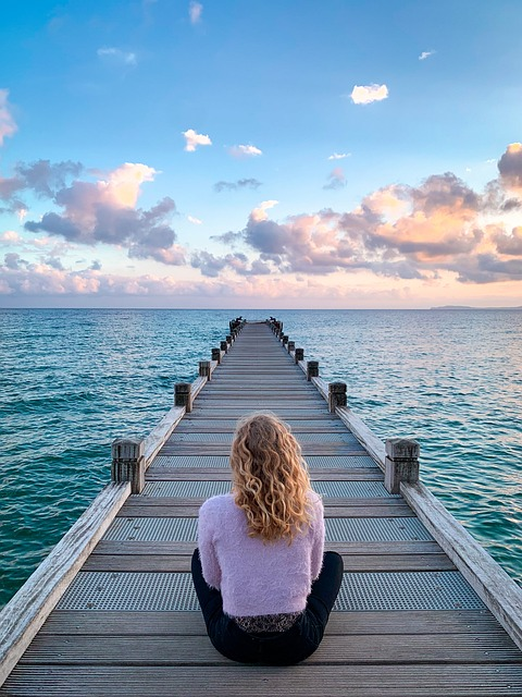 woman, sit, boardwalk, tour boats, green flash, historic building