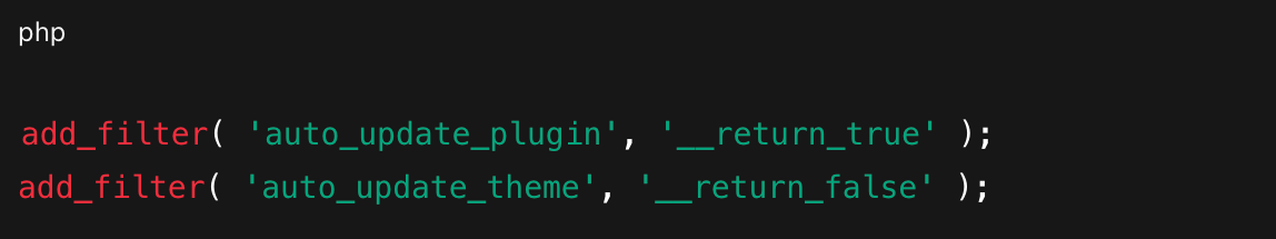 Screenshot einer WordPress Einstellung, die Plugin Updates automatisch laufen lässt, Theme Updates aber nicht