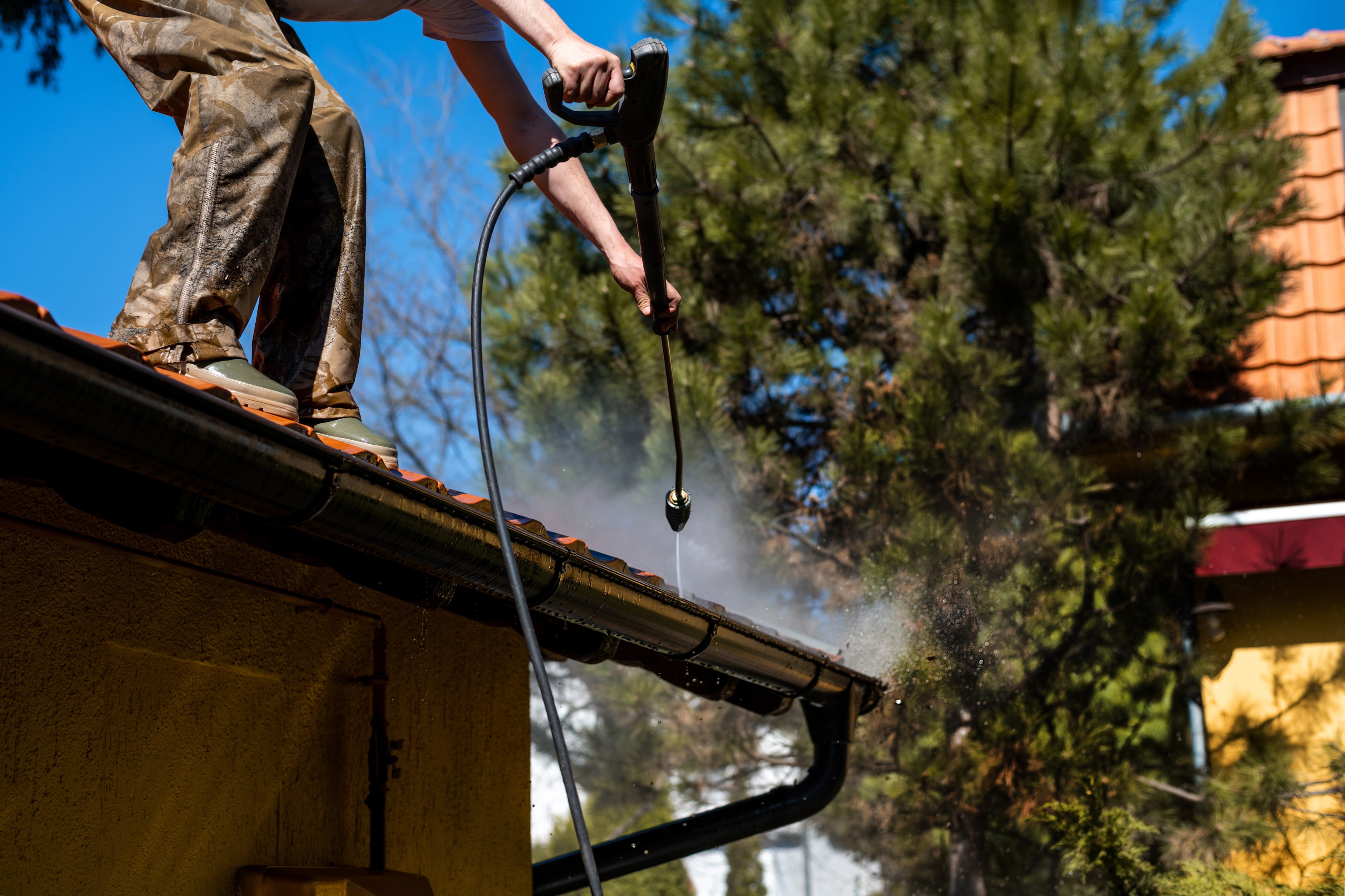 Window Cleaning People | professional gutter washing services