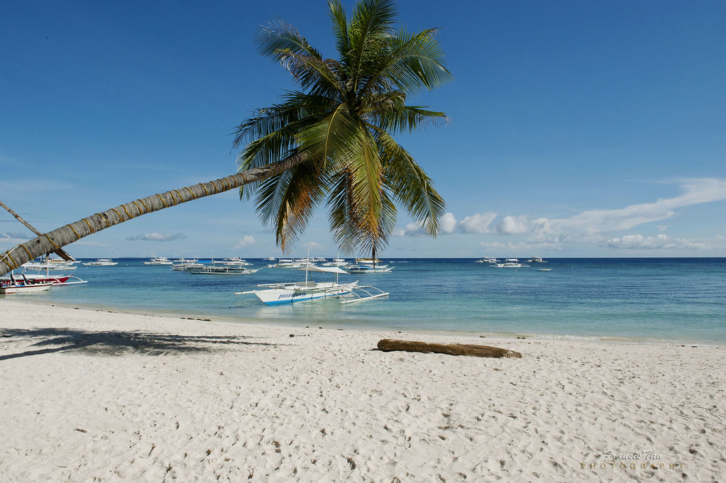 The perfectly soft sand of Alona Beach.