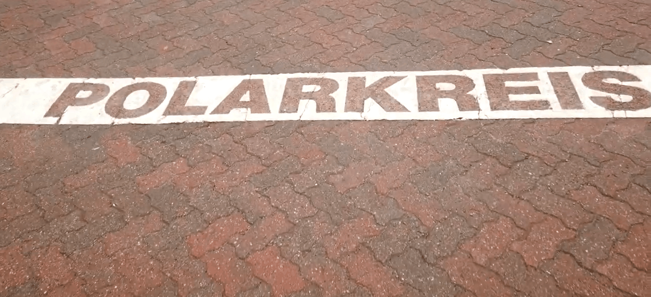 Polarkreismarkierung auf dem Boden