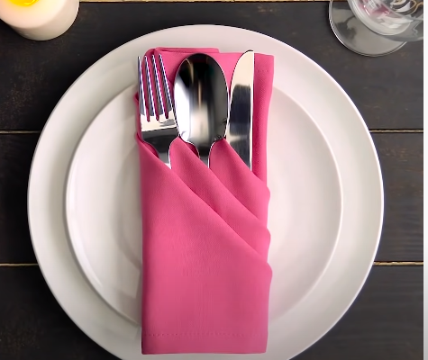 10 Creative and Fun Tablecloth Folding Techniques For Restaurants ...