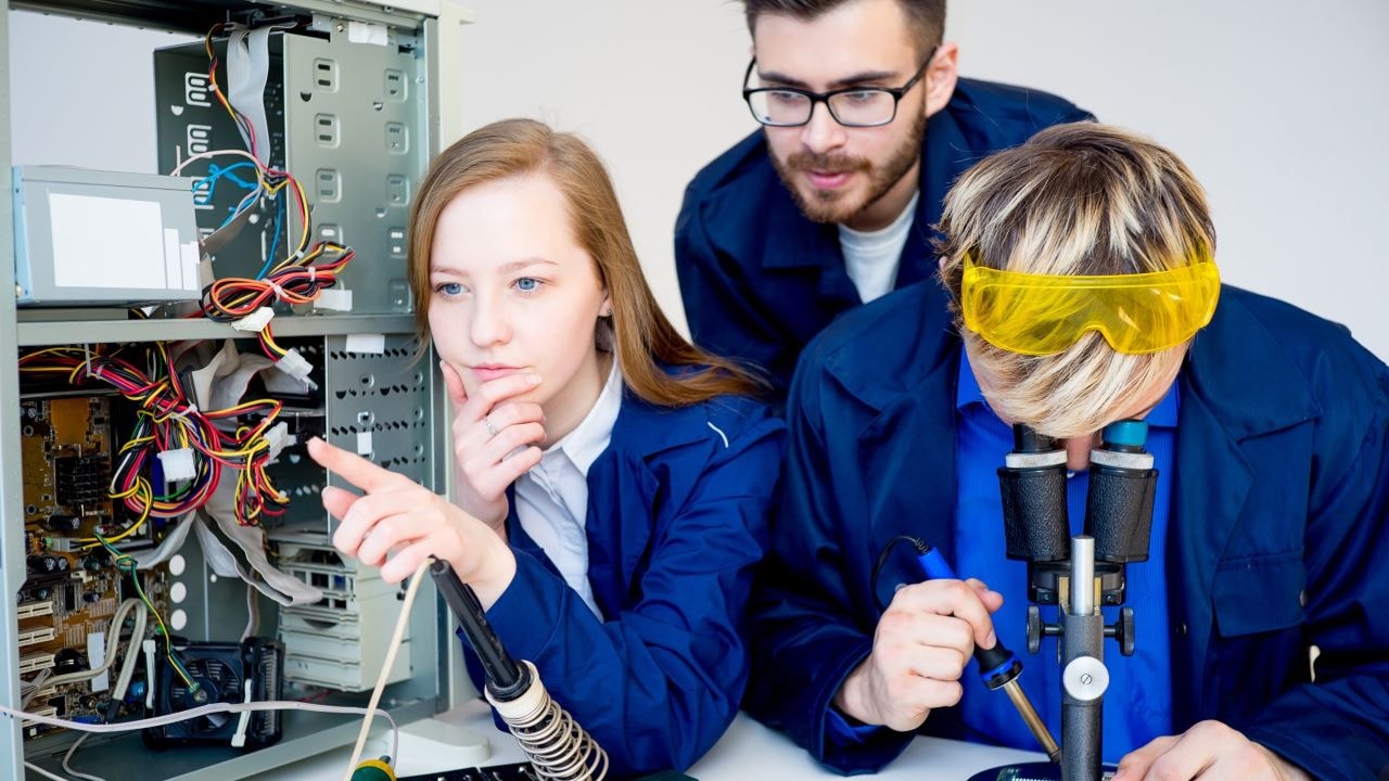Zarobki po technikum i szkole zawodowej
