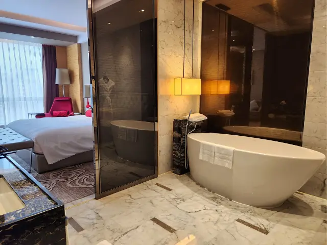 Sofitel Guangzhou Review - Sofitel Guangzhou Bathroom