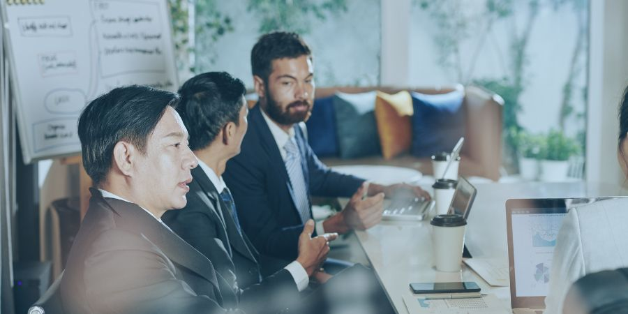 3 crisis experts in a meeting