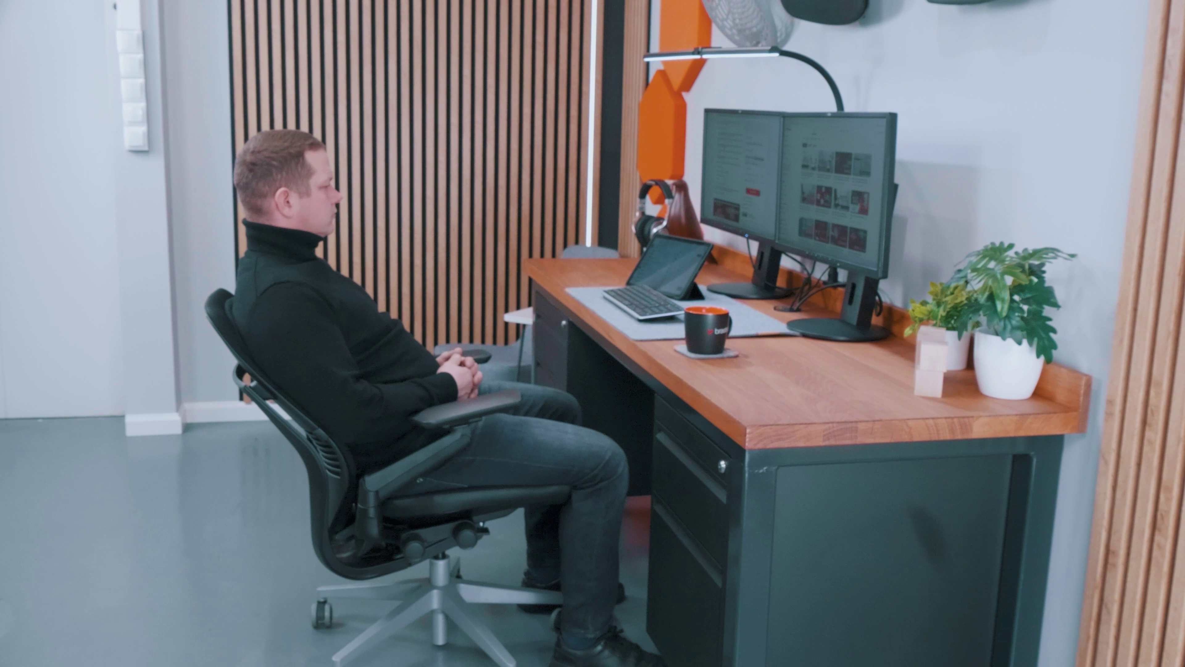 Steelcase Leap V2 vs Steelcase Gesture – który fotel ergonomiczny wybrać? 4 Oparcie w Steelcase Gesture. Źródło: Brastech