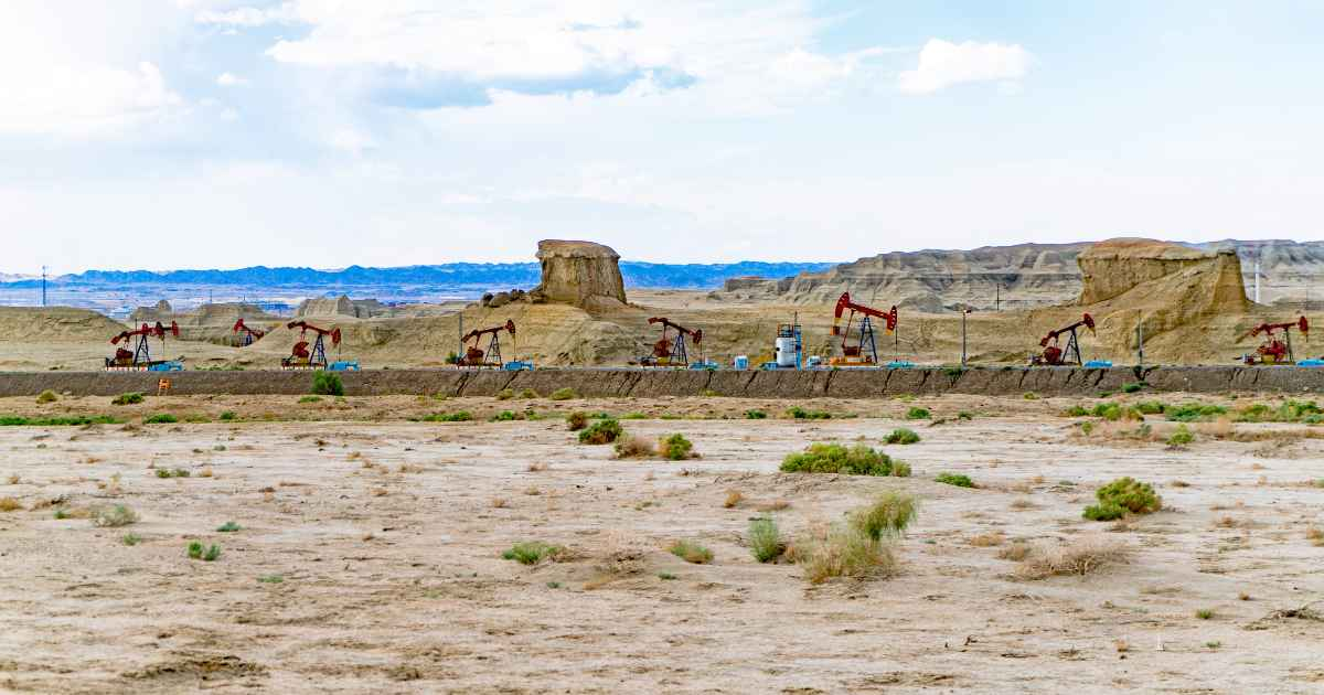 gas produced at an oil lease illustrating the oil royalties that mineral owner will recieve from their leased mineral rights when the gas company is selling oil 