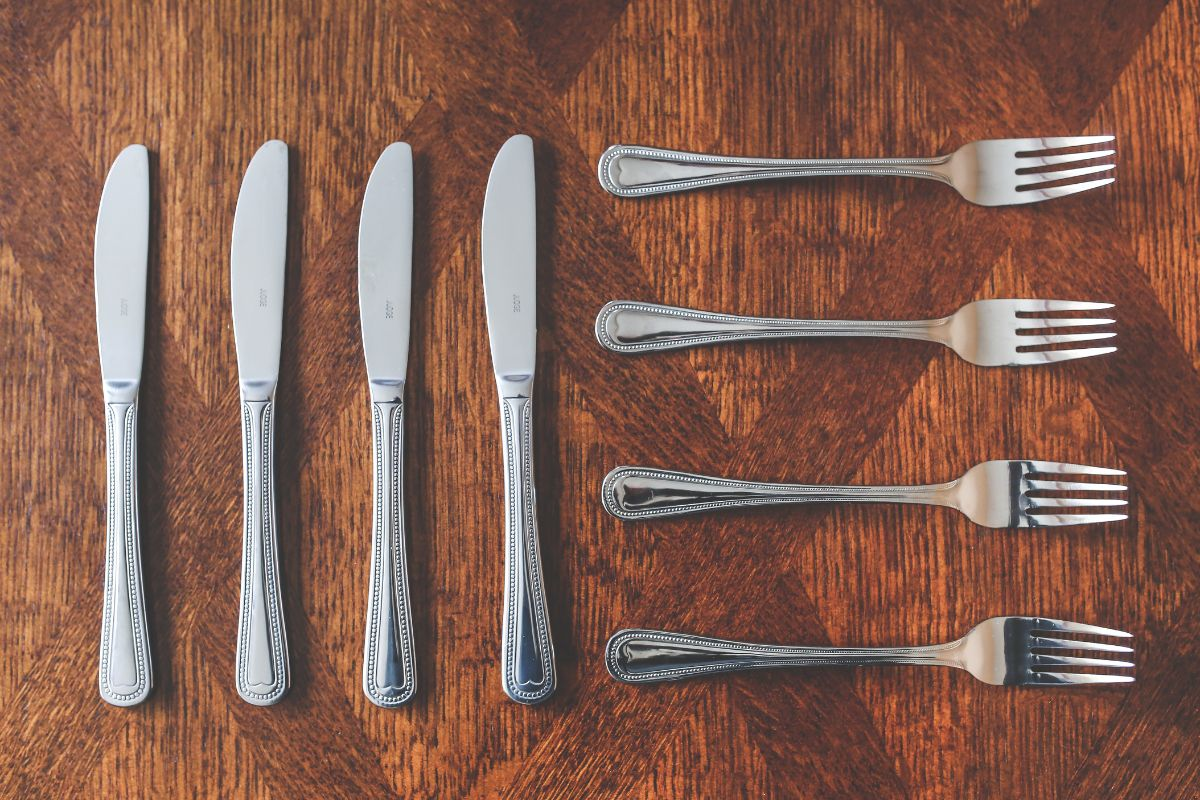 Knives and forks as pastry cutter substitute.