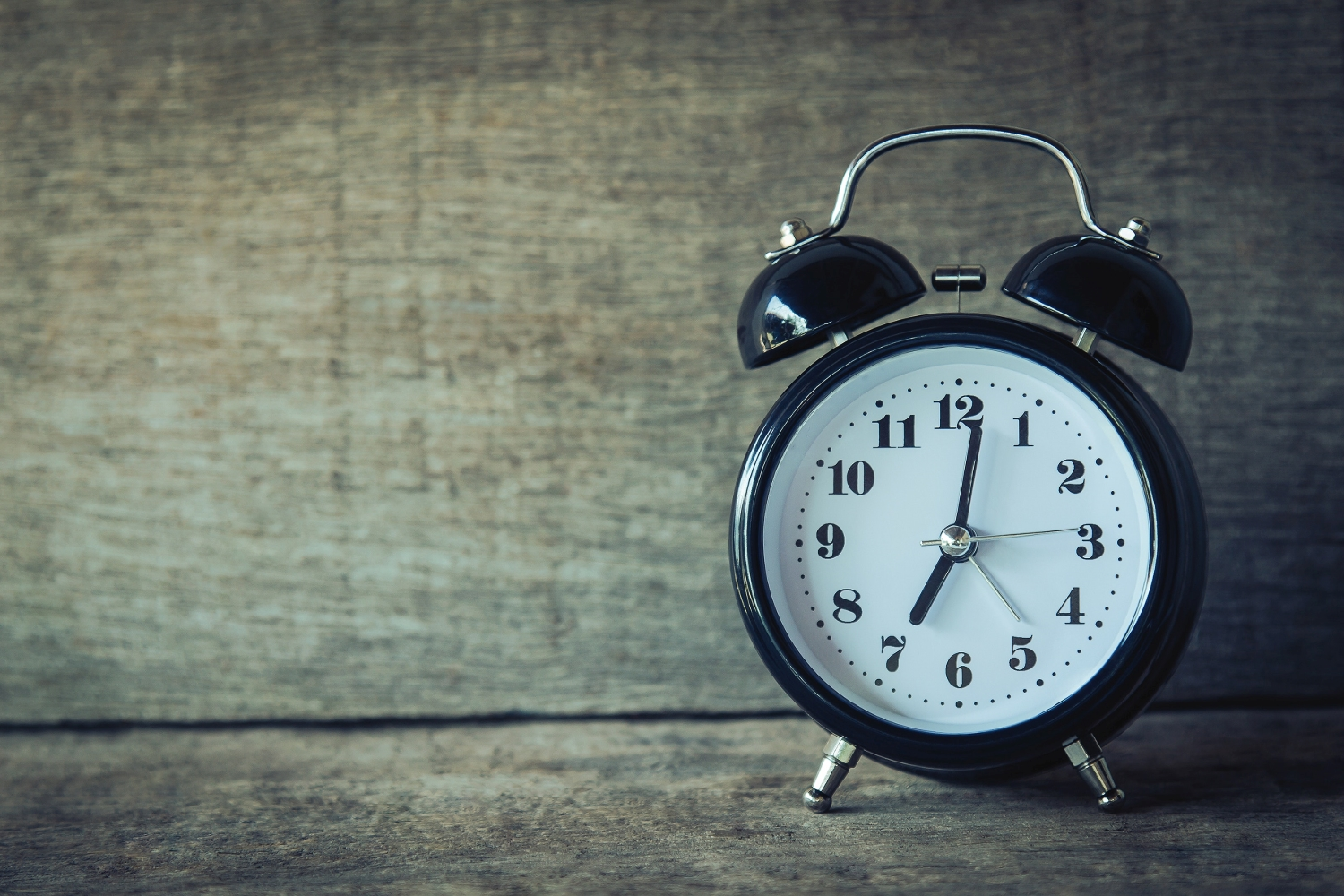 alarm clock for a good sleep schedule