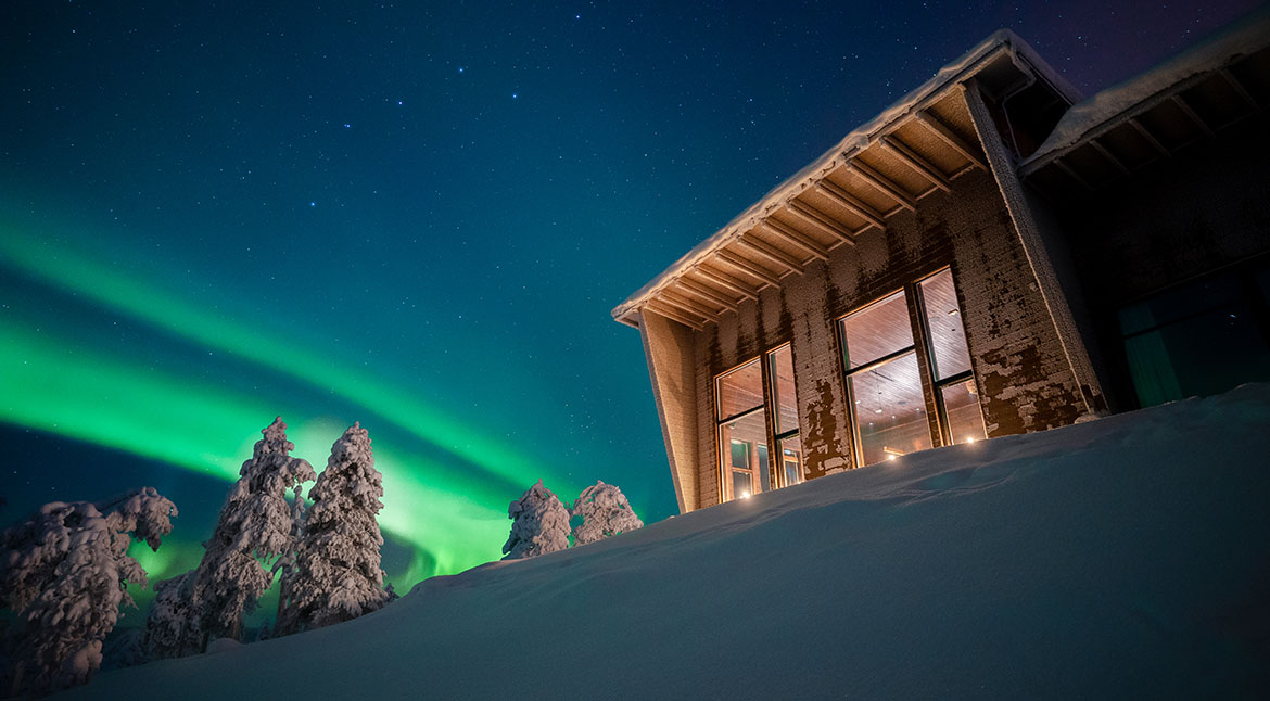 Mesmerizing northern lights in Iceland at Octola private lodge