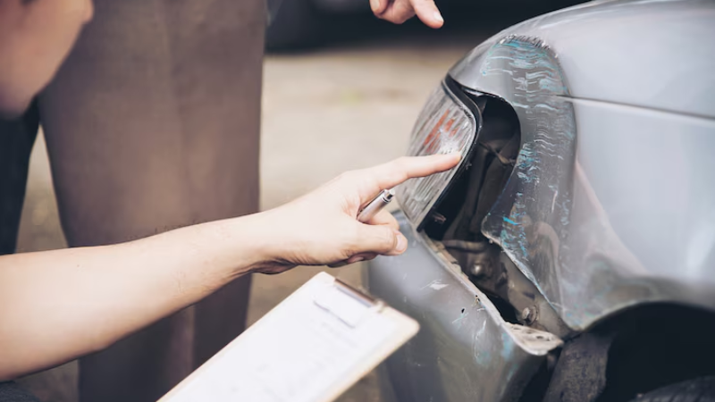 A loose fit car headlight