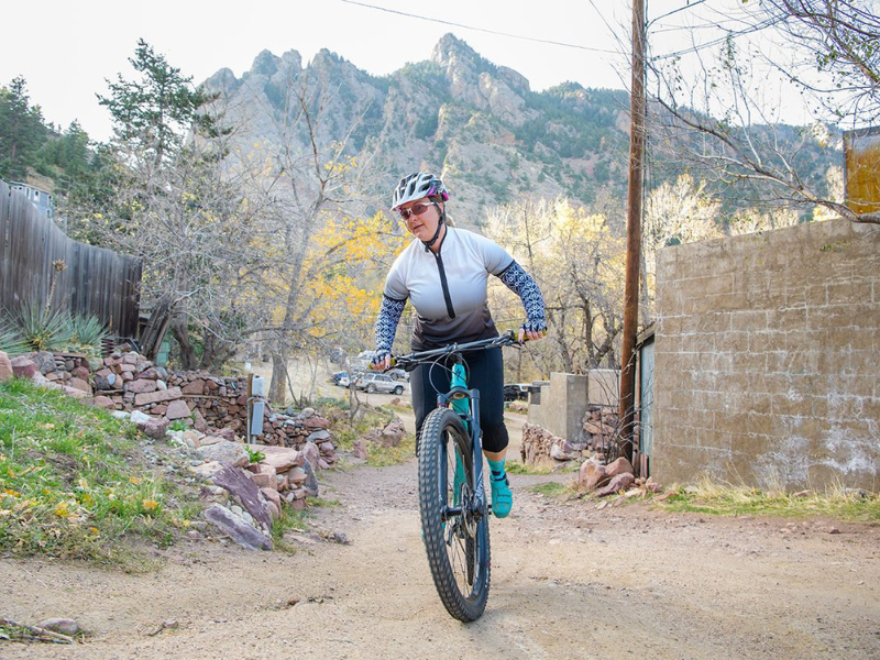 Image of a cyclist illustrating the muscle growth benefits of cycling.