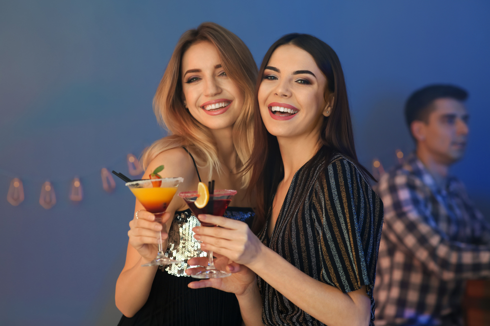 What Are The Advantages of Using Mobile Bar Hire For Corporate Events? -