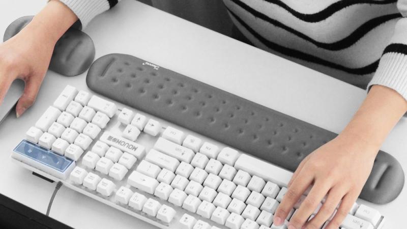 How do you choose the right wrist rest for your needs